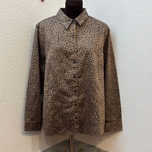 NWT Chico’s brown and tan leopard print button-up long sleeve shirt. Size 16/18.
